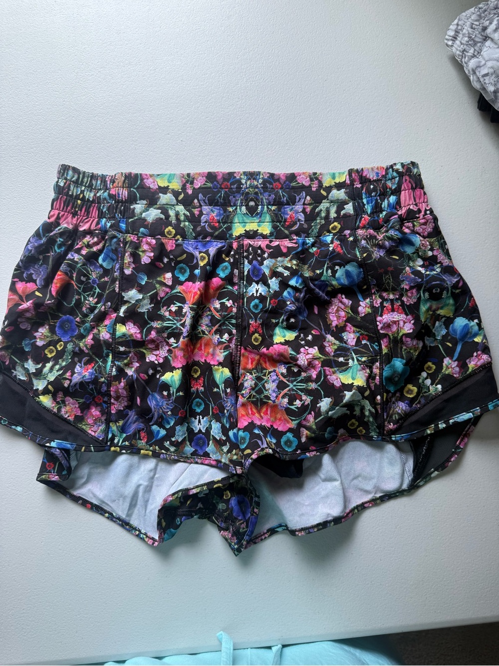 Lululemon Hi-Rise Hotty Hot Shorts 2.5” Inseam Size 8